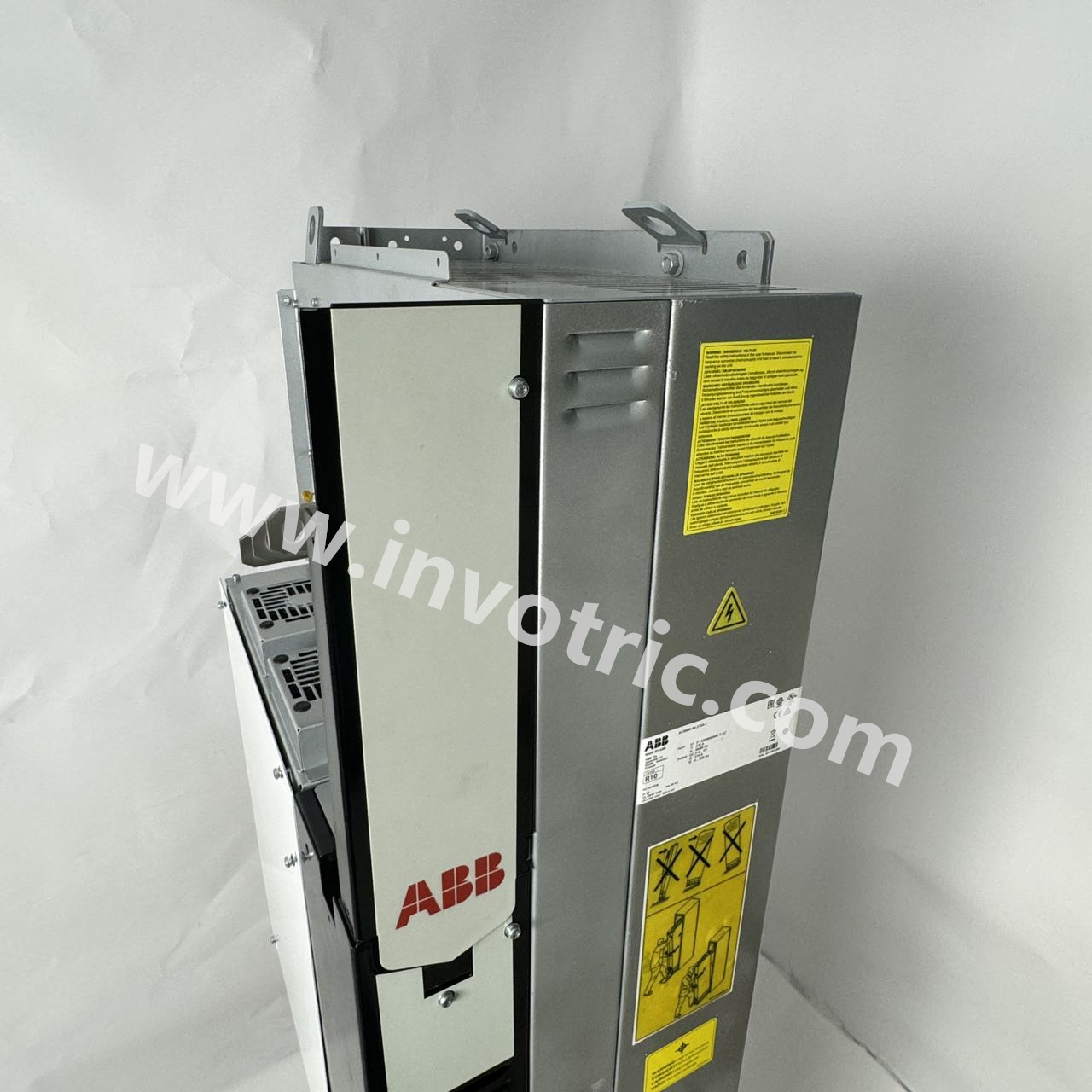 ACS880-04-585A-3